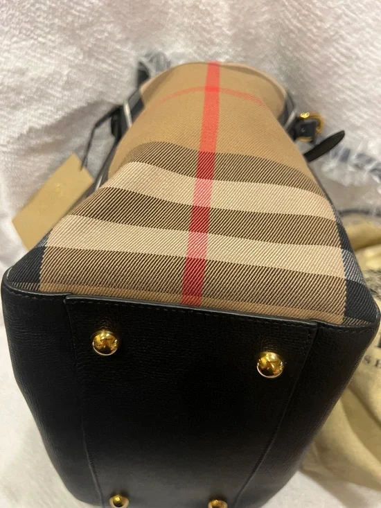 Burberry Black Leather Shoulder Bag with Beige Check Panels - Picture 12 of 15